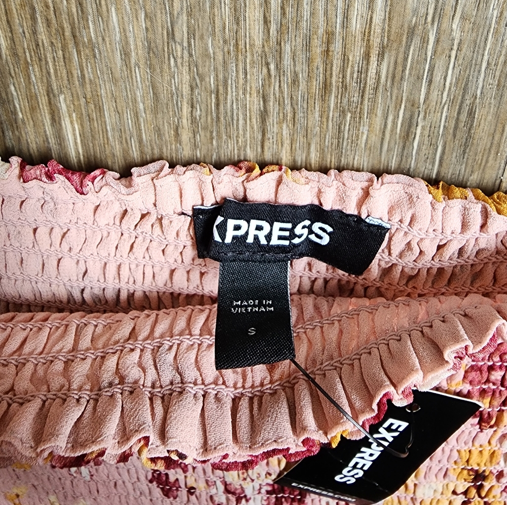 NWT EXPRESS FLORAL TOP - Picture 4 of 14